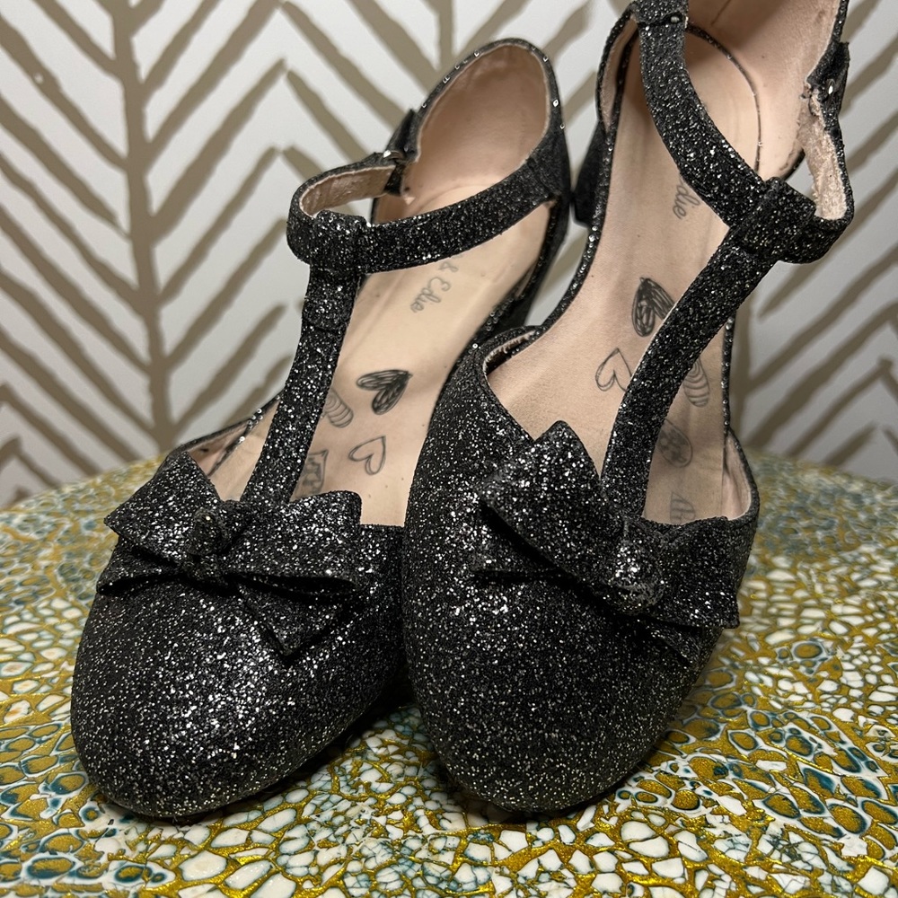 Olive & Edie Black Glittery Girls Dress Shoes